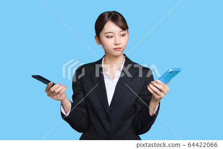 Women comparing smartphones 64422066