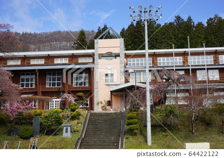 森雄百花盛開的西石小學 森雄百花盛開的西石小學 64422122