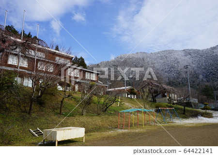 森雄百花盛開的西石小學 64422141