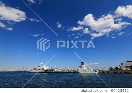 橫濱港未來港晴朗的天氣 橫濱港未來港晴朗的天氣 64423412