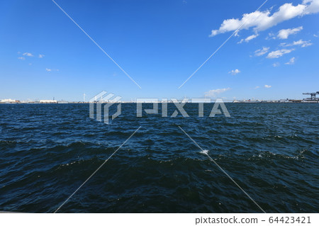 Port of Yokohama Minatomirai sunny weather 64423421