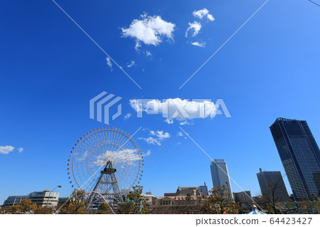橫濱港未來港晴朗的天氣 橫濱港未來港晴朗的天氣 64423427