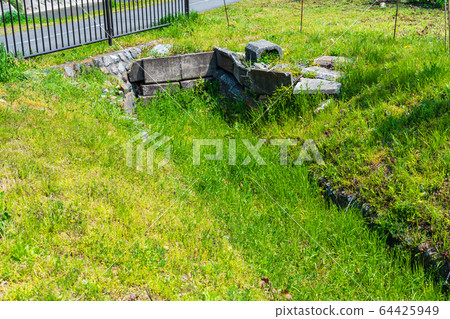 廢棄的涵洞排水 64425949