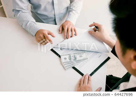 Partner has made a fraud in the contract of sale 64427696