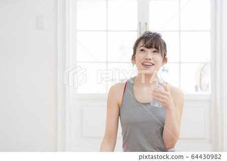 女瑜伽健身之家 64430982