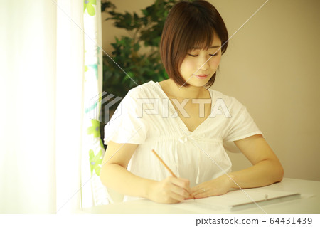 Female practicing hard brush Female practicing hard brush 64431439