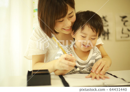 父母和孩子做書法 父母和孩子做書法 64431440