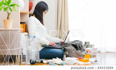 Women's computer search 16: 9 for disaster preparedness 64431694