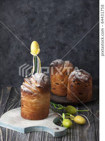 Kraffin Easter cake and decorative eggs Kraffin Easter cake and decorative eggs 64431758