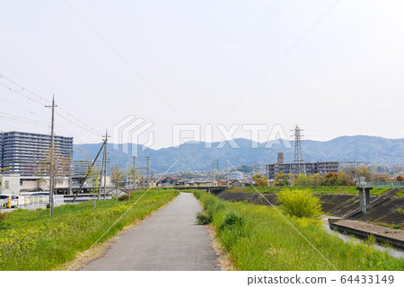 京都市山形河的春天風景 六重三桃山南口 照片素材 圖片 圖庫