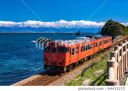 《Toyama Prefecture》Amaharashi Coast and Himi Line/Scenic Local Line 64433215