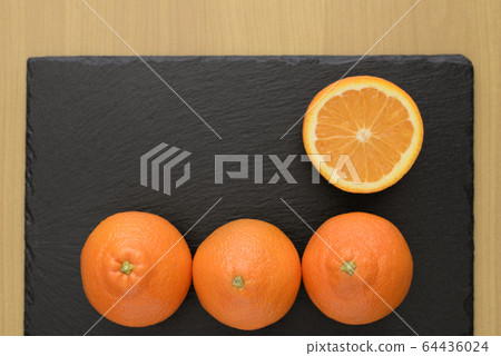 Plate of Mineo La Orange 64436024