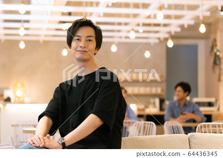 Male businessman T-shirt 64436345