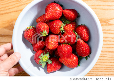 Strawberry Strawberry 64439614