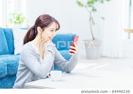 年輕的女士smaho 年輕的女士smaho 64440230