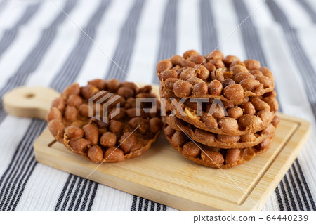 Thai fried peanut cookies 64440239