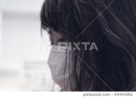戴著面具的女人 戴著面具的女人 64443062