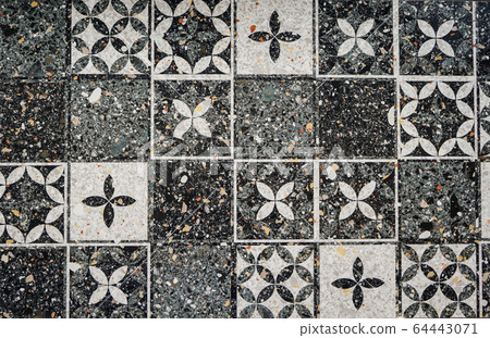 tiles with a floral geometric pattern, square shape 64443071