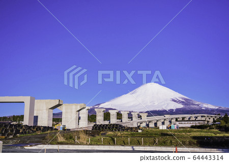 (Shizuoka) Shin-Tomei Expressway / Gotemba Bypass Construction Mount Fuji Background (Shizuoka) Shin-Tomei Expressway / Gotemba Bypass Construction Mount Fuji Background 64443314