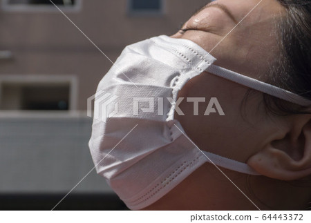 戴著面具的女人 戴著面具的女人 64443372