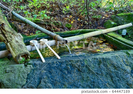 寺廟入口處的Tesuisha場景 64447189