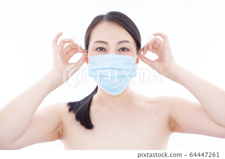 woman wearing a mask 64447261