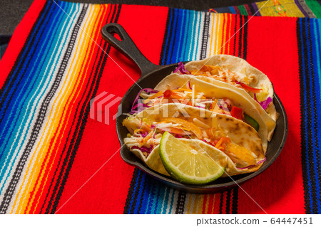 Mexico's representative dishes (tacos) 64447451