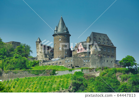 Stareck Castle 64447813