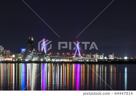 Aspam和海灣大橋的青森市夜景 Aspam和海灣大橋的青森市夜景 64447814
