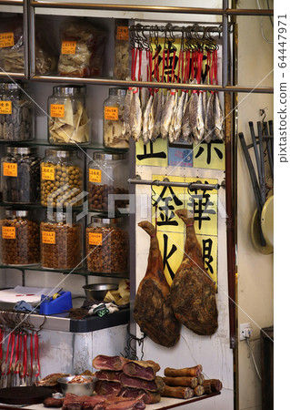在香港西面的德勝路和雲南省的金華火腿上出售的鹽乾魚（漢水，如今已成為普通百姓的品味高尚） 64447971