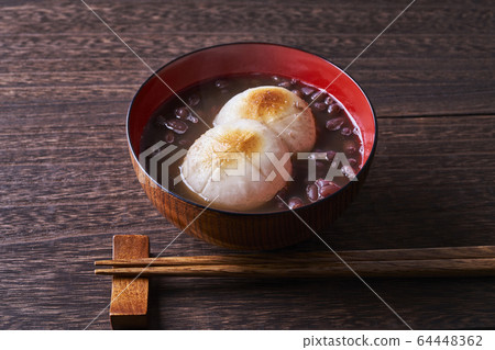 Oshiruko with round rice cake Oshiruko with round rice cake 64448362