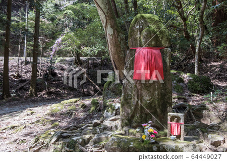 Kasugayama Promenade, Niseki Jizo 64449027