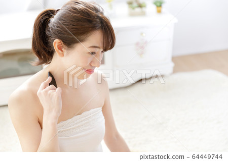美女 64449744