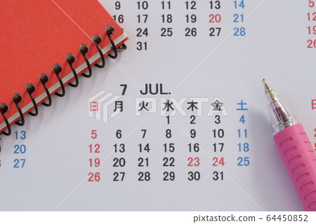 日曆,筆記本(橙色),筆,七月 日曆,筆記本(橙色),筆,七月 64450852