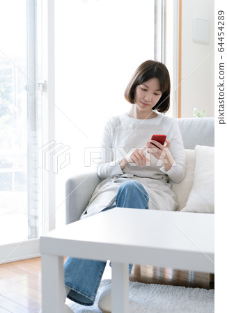 Female smartphone housewife 64454289