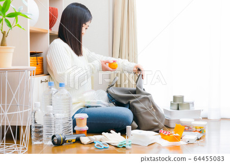 瓶裝嬰兒食品，針對有嬰兒的家庭的防災措施，存儲管理，複製空間 64455083