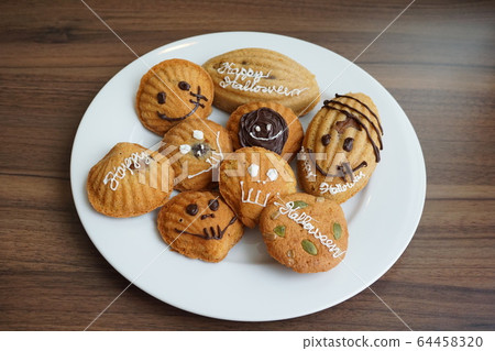 Halloween treat, Halloween Sweets 64458320