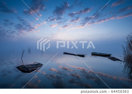 反射天空 反射天空 64458363