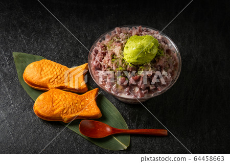 Japanese style red bean sweet shaved ice 64458663