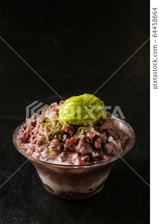 Japanese style red bean sweet shaved ice 64458664