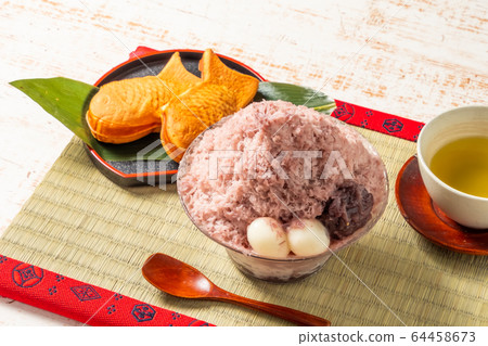 Japanese style red bean sweet shaved ice 64458673