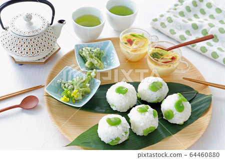 Broad beans rice ball 64460880