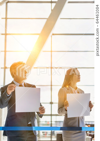 Business people waiting while holding blank white 64461084