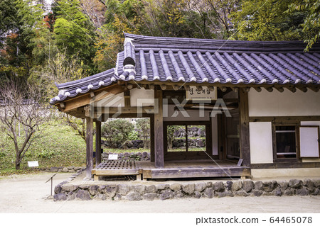 (Shizuoka Prefecture) Atami Plum Garden Autumn Leaves Korean Garden 64465078