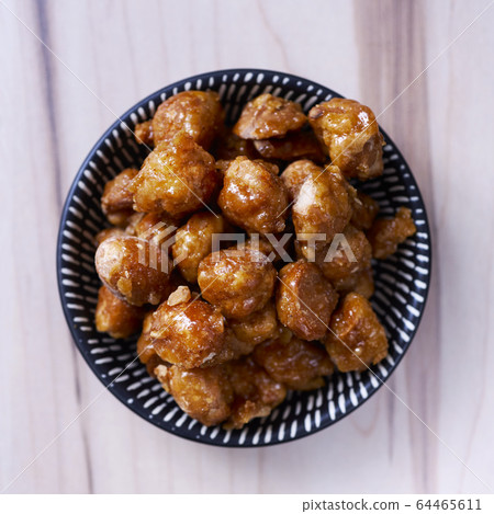 spanish candied macadamia nuts 64465611