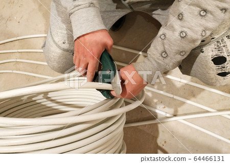 Installation of tubes on the floor to heat it, Installation of tubes on the floor to heat it, 64466131