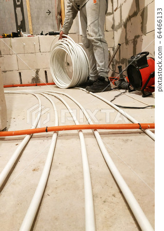 Installation of tubes on the floor to heat it, Installation of tubes on the floor to heat it, 64466133
