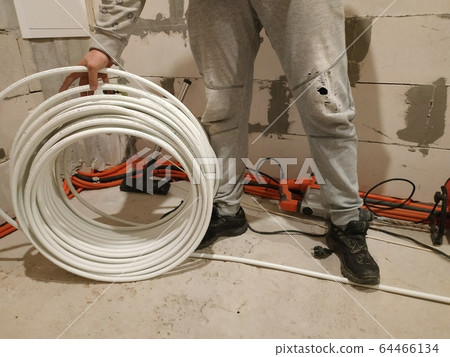 Underfloor heating is mounted on a pipeline 64466134
