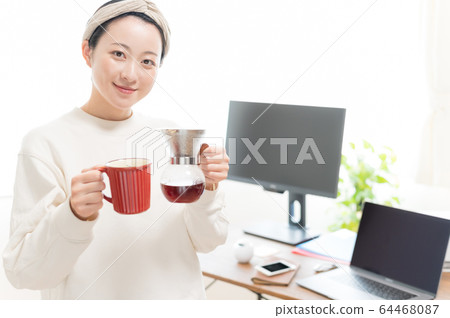 Teleworker woman Teleworker woman 64468087