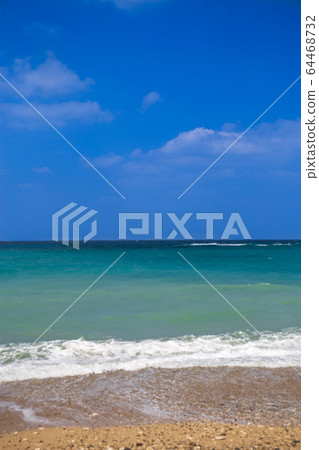 Emerald green sea gradation (portrait) Emerald green sea gradation (portrait) 64468732
